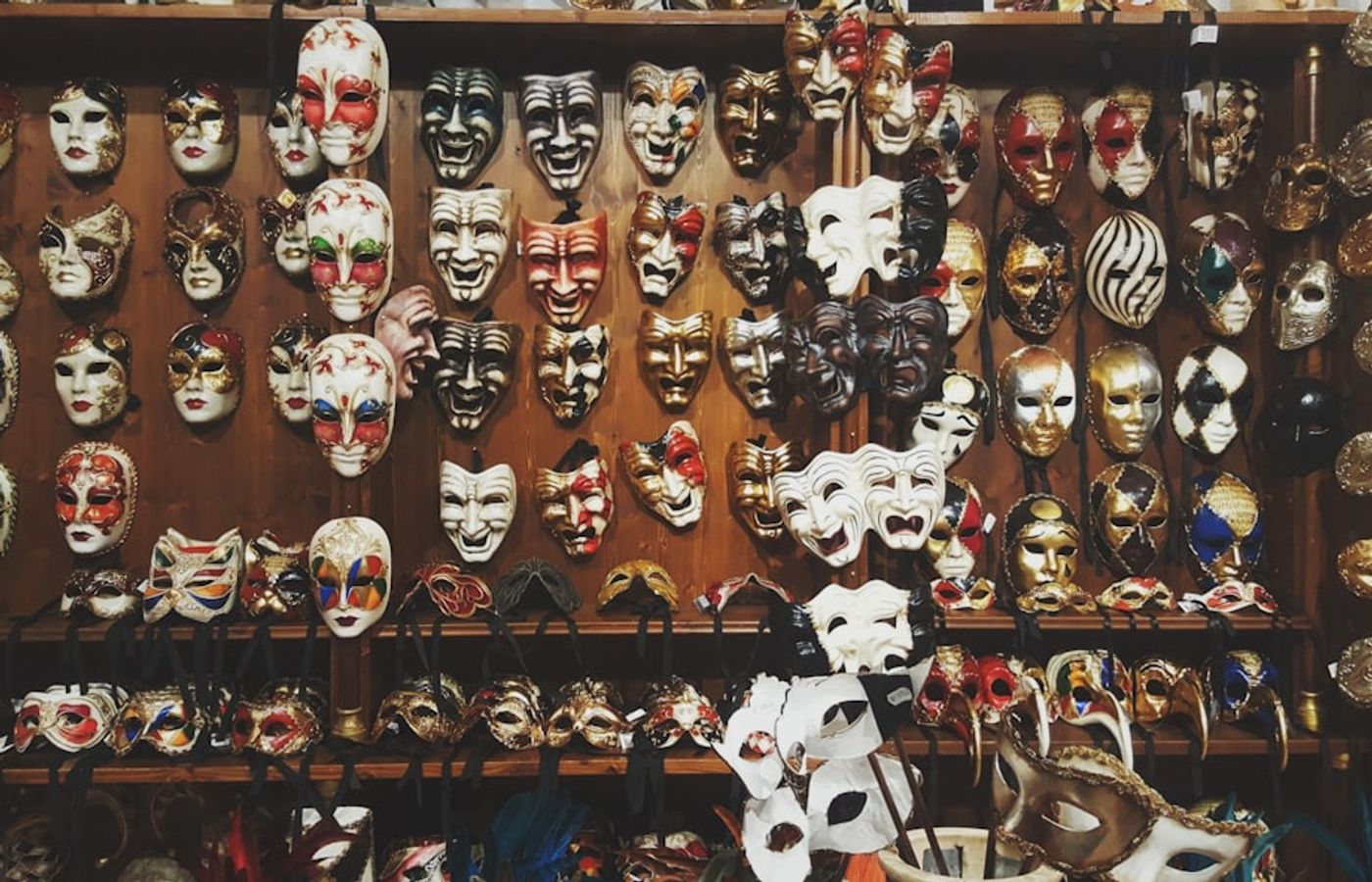 Ca' Macana - Buy the Mask Here, Not From a Bridge Stall