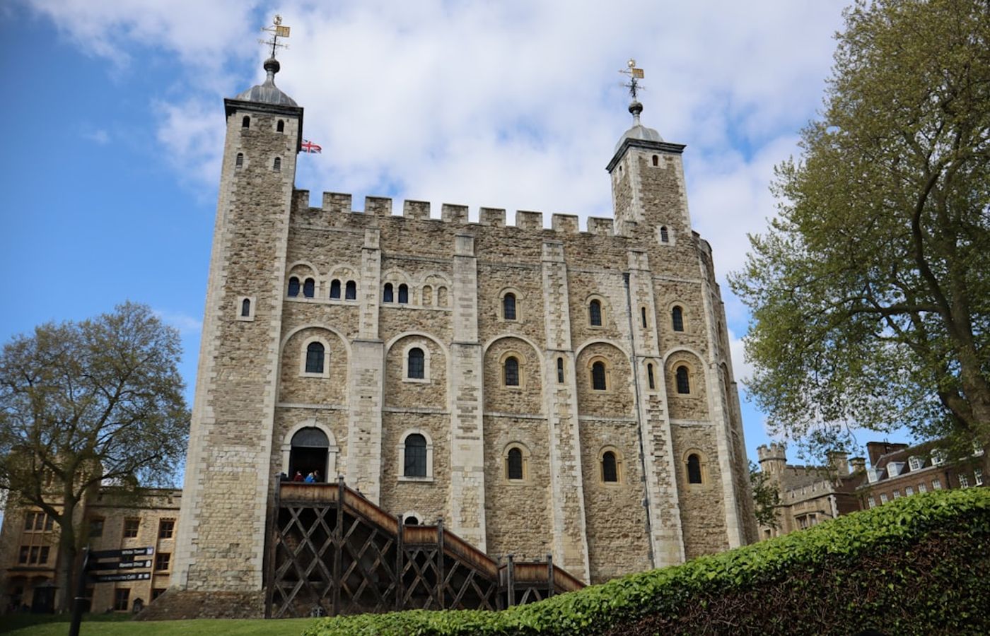 Tower of London - Nine Centuries of Royal History