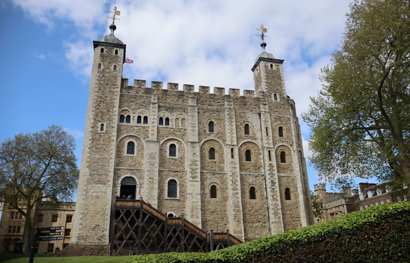 Tower of London - Nine Centuries of Royal History