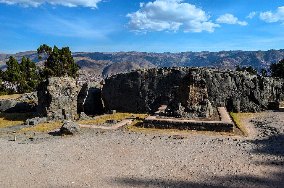 Q'enqo - Carved Rock Shrine and Underground Altar
