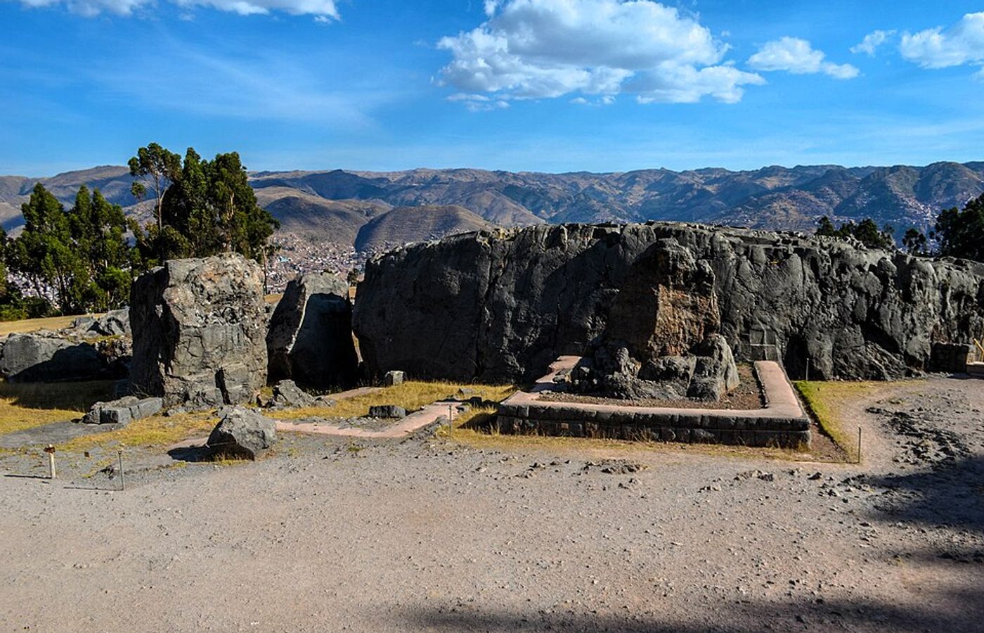Q'enqo - Carved Rock Shrine and Underground Altar