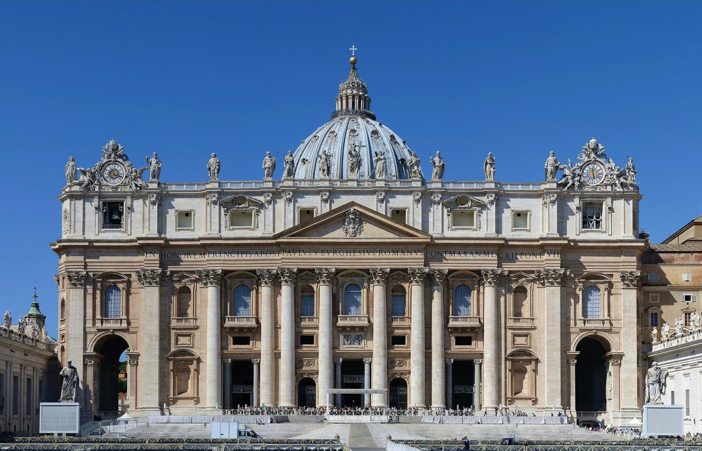 St Peter's Basilica - The Largest Church in the World