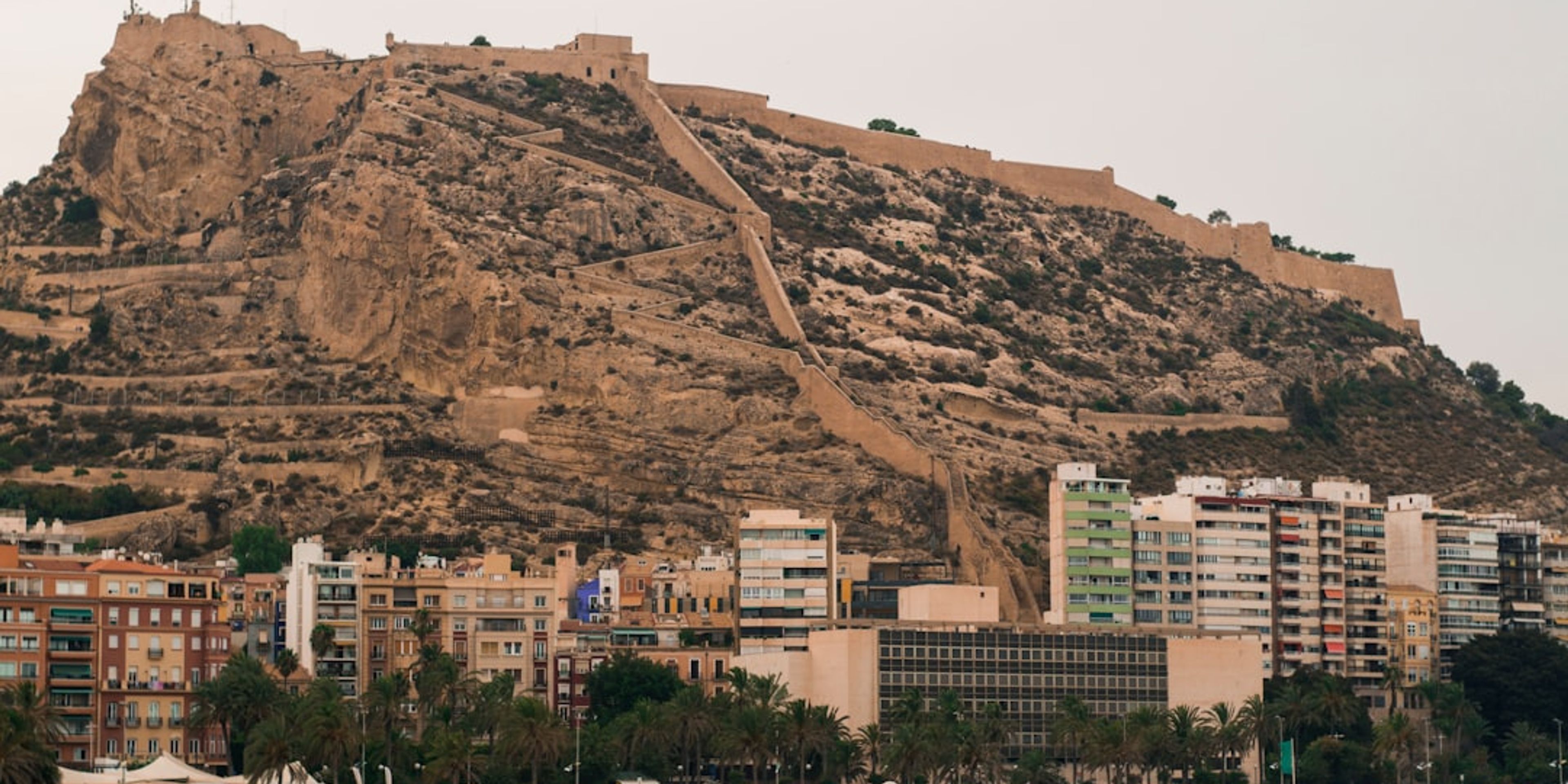 Hotels near Santa Bárbara Castle