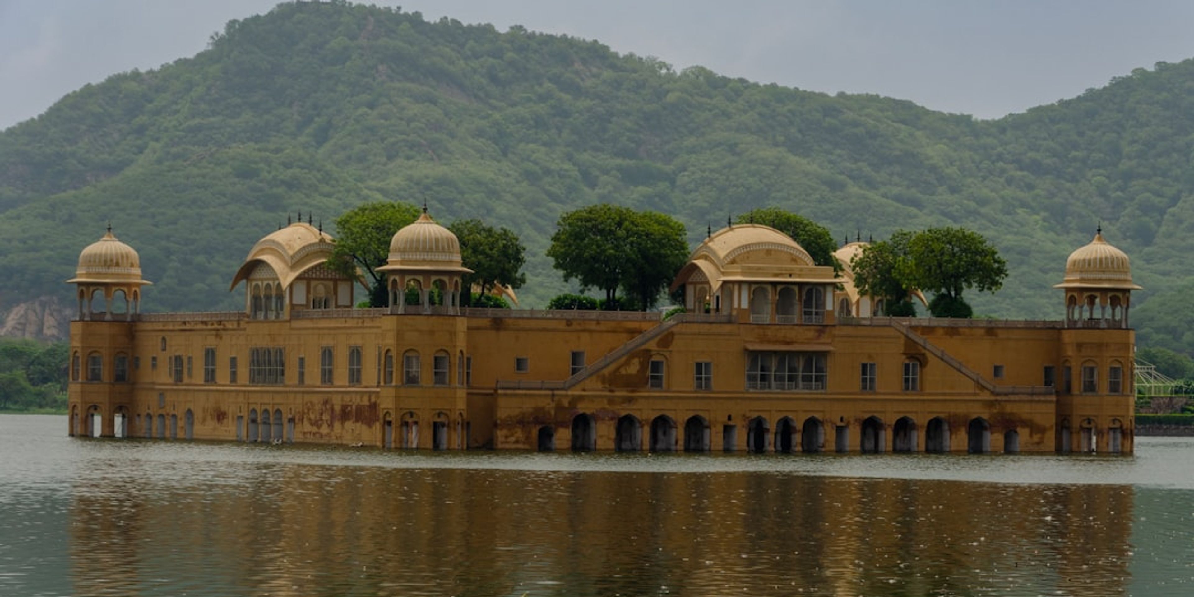 Hotels near Jal Mahal
