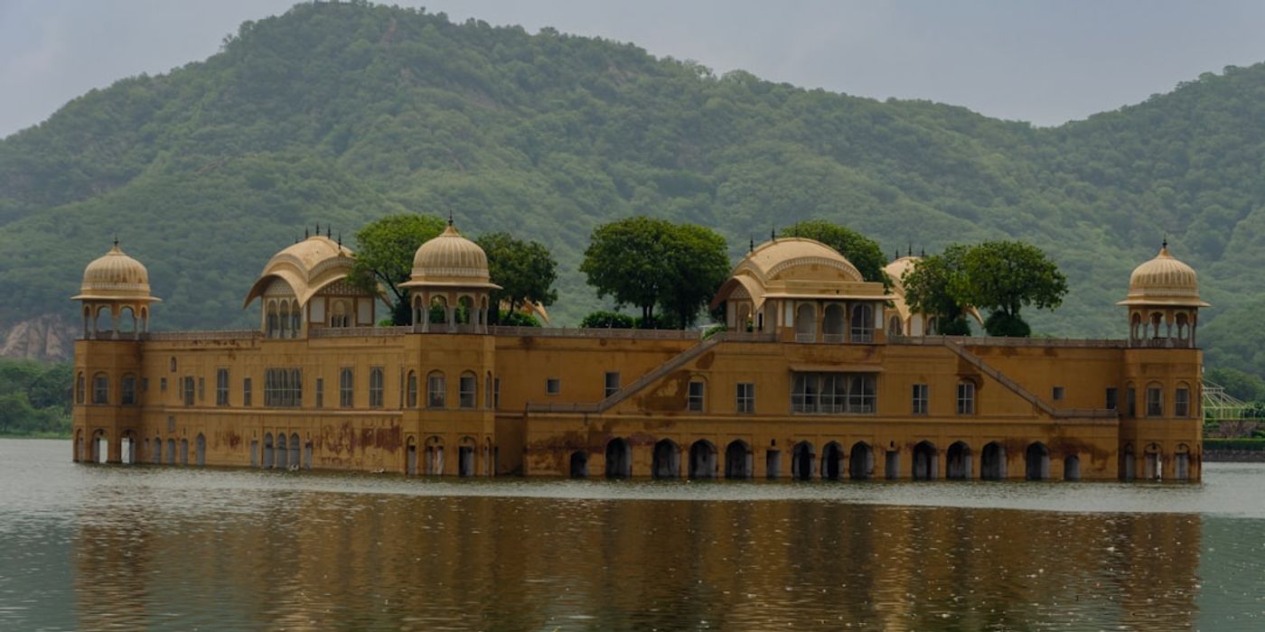 Hotels near Jal Mahal