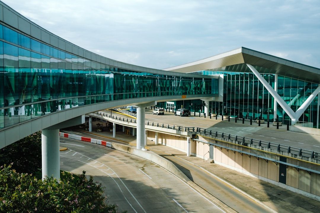 Houston Airport Area (IAH/HOU) - Last-Resort Convenience