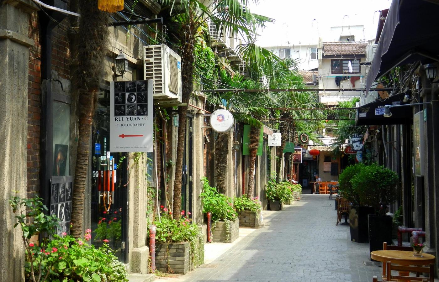 Tianzifang and Xintiandi - Lane Houses Turned Into Galleries and Bars