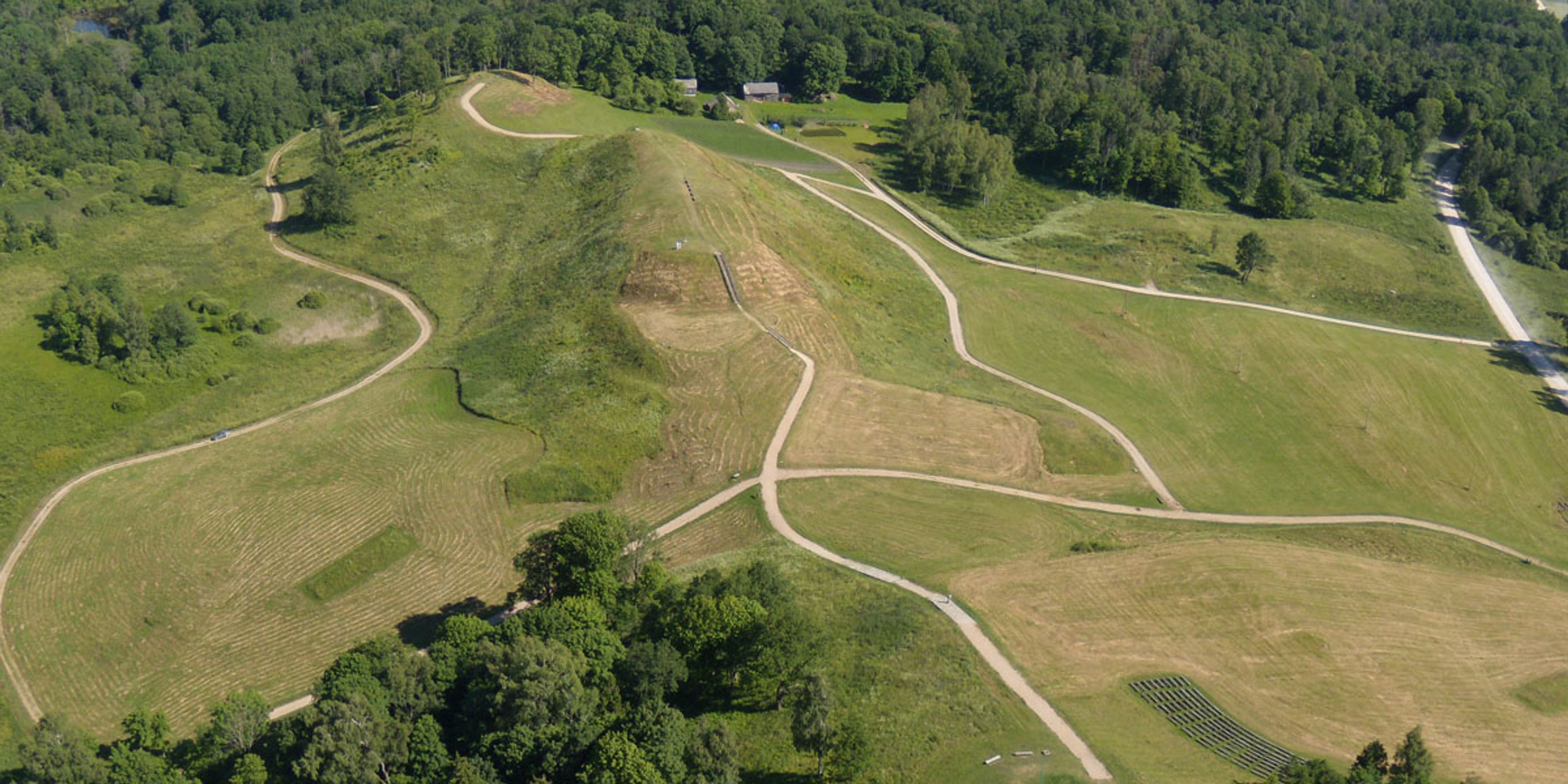 Hotels near Medvėgalis Hillfort