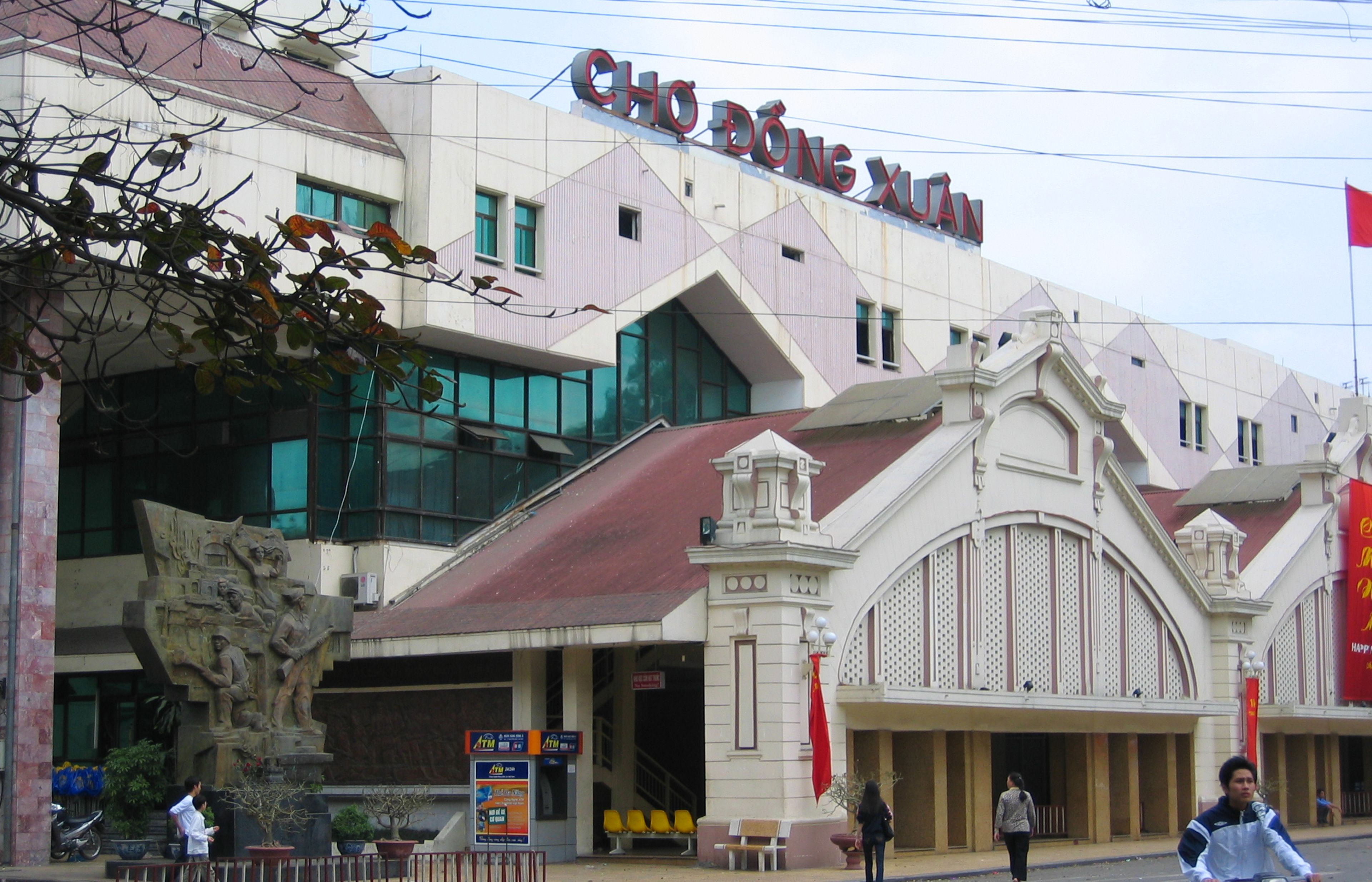 Dong Xuan Market and Old Quarter Night Market