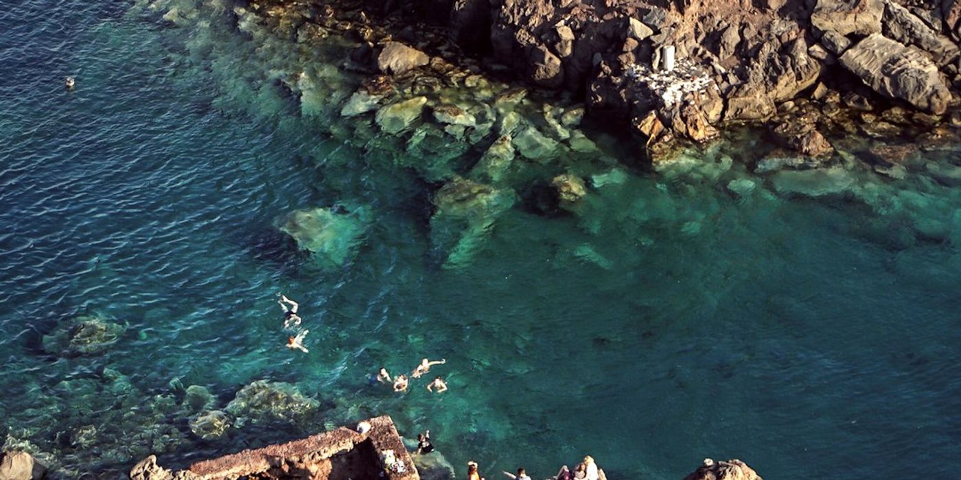 Hotels near Amoudi Bay