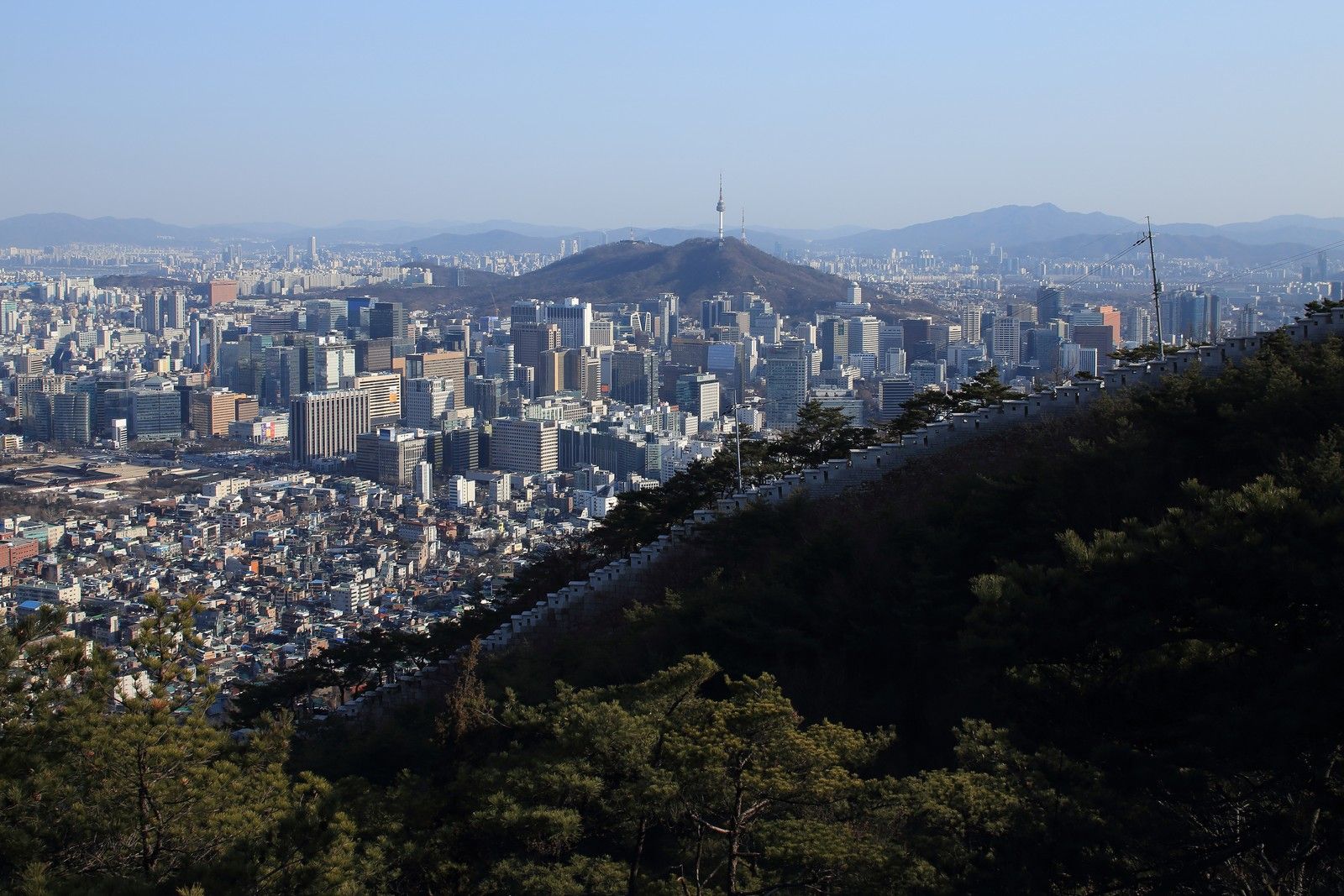 Bugaksan and the Seoul City Wall - The Ridge That Was Sealed for 39 Years