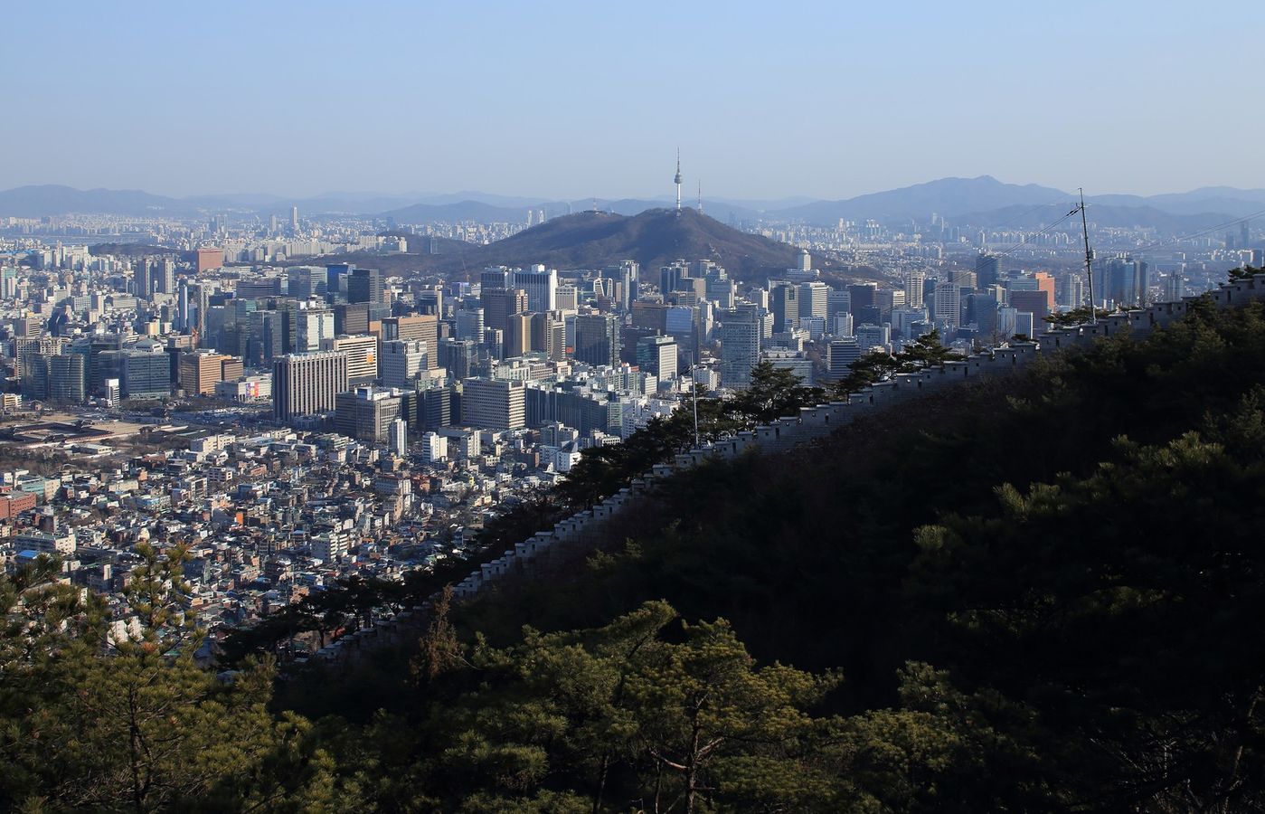 Bugaksan and the Seoul City Wall - The Ridge That Was Sealed for 39 Years