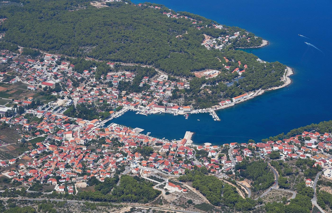 Jelsa - A Quieter Harbour Town and the Island's Wine Country