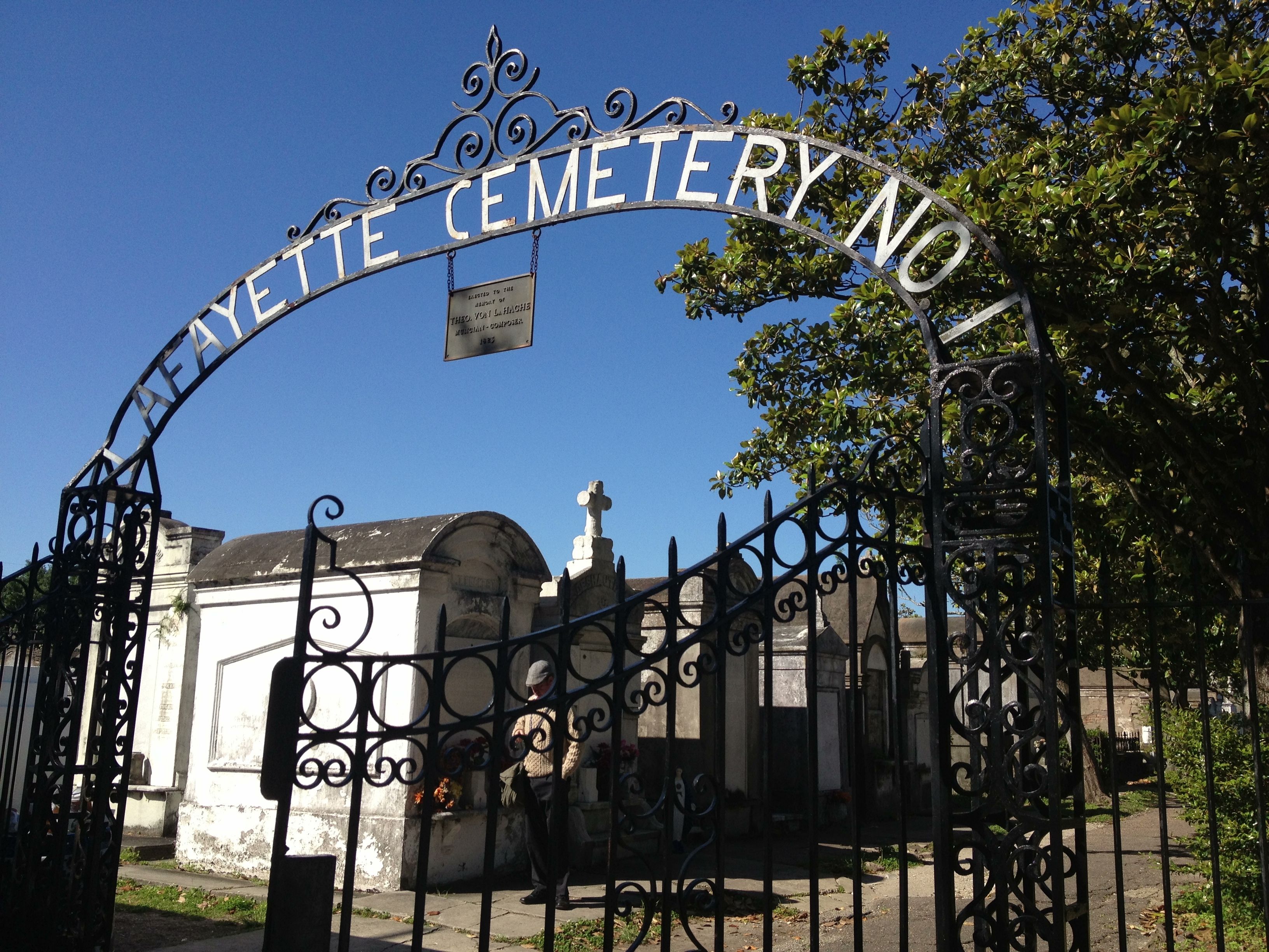 The Garden District and Lafayette Cemetery No. 1 - Mansions and Above-Ground Tombs