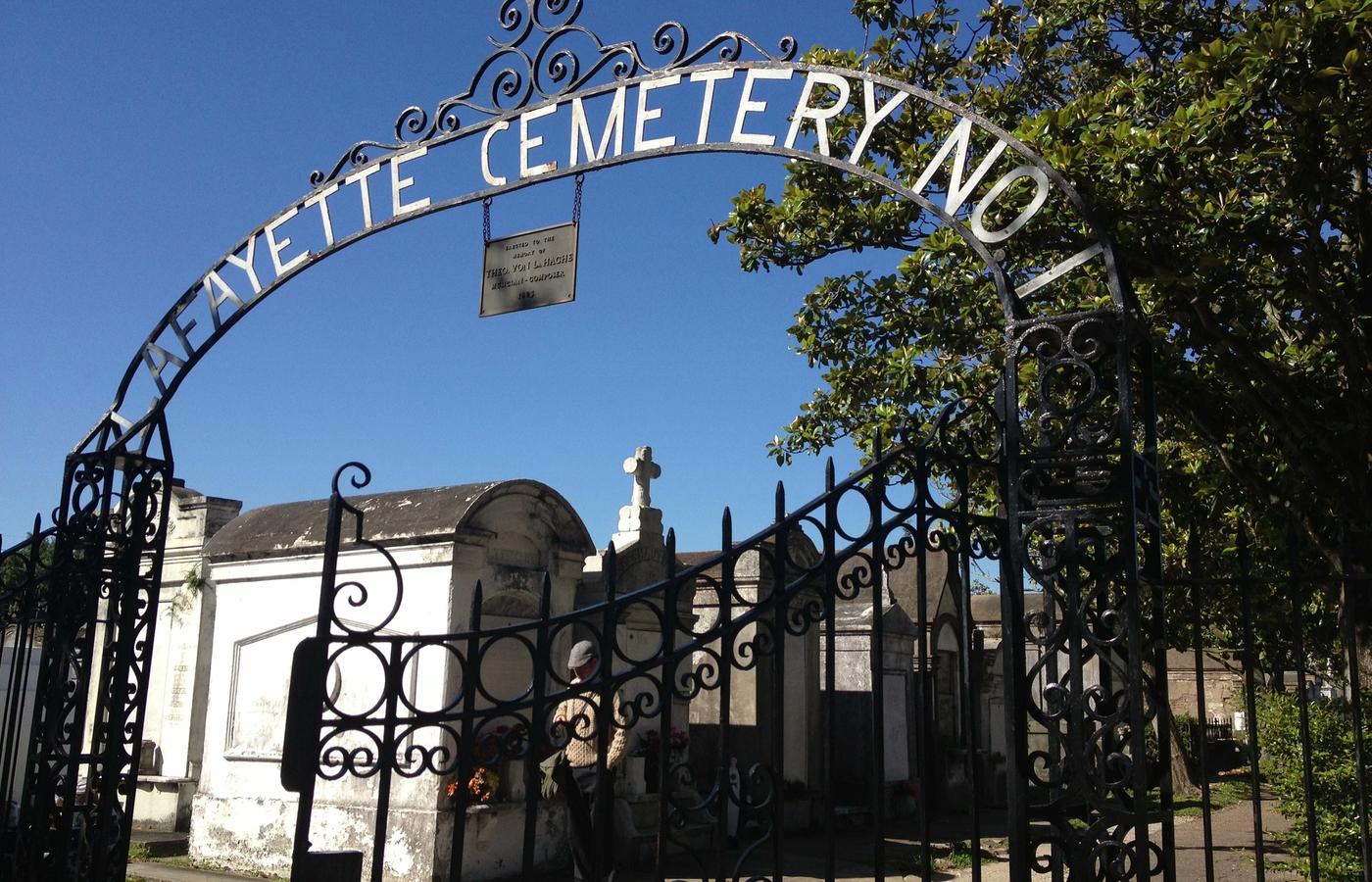The Garden District and Lafayette Cemetery No. 1 - Mansions and Above-Ground Tombs