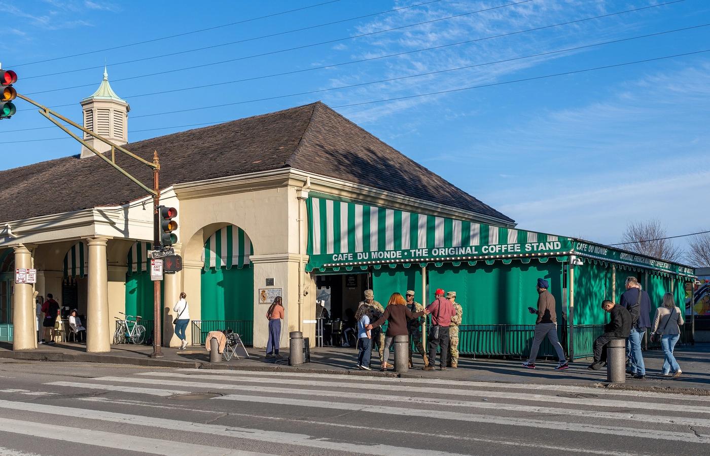 Cafe du Monde and the French Market - Beignets at Any Hour