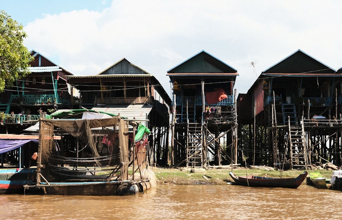 Tonle Sap Floating Villages (Kampong Phluk) - Stilt Houses Over the Lake