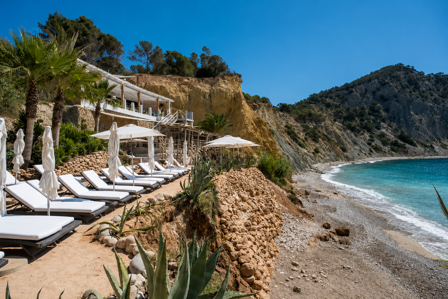 Amante - Cliffside Mediterranean Cooking above Cala Sol d'en Serra
