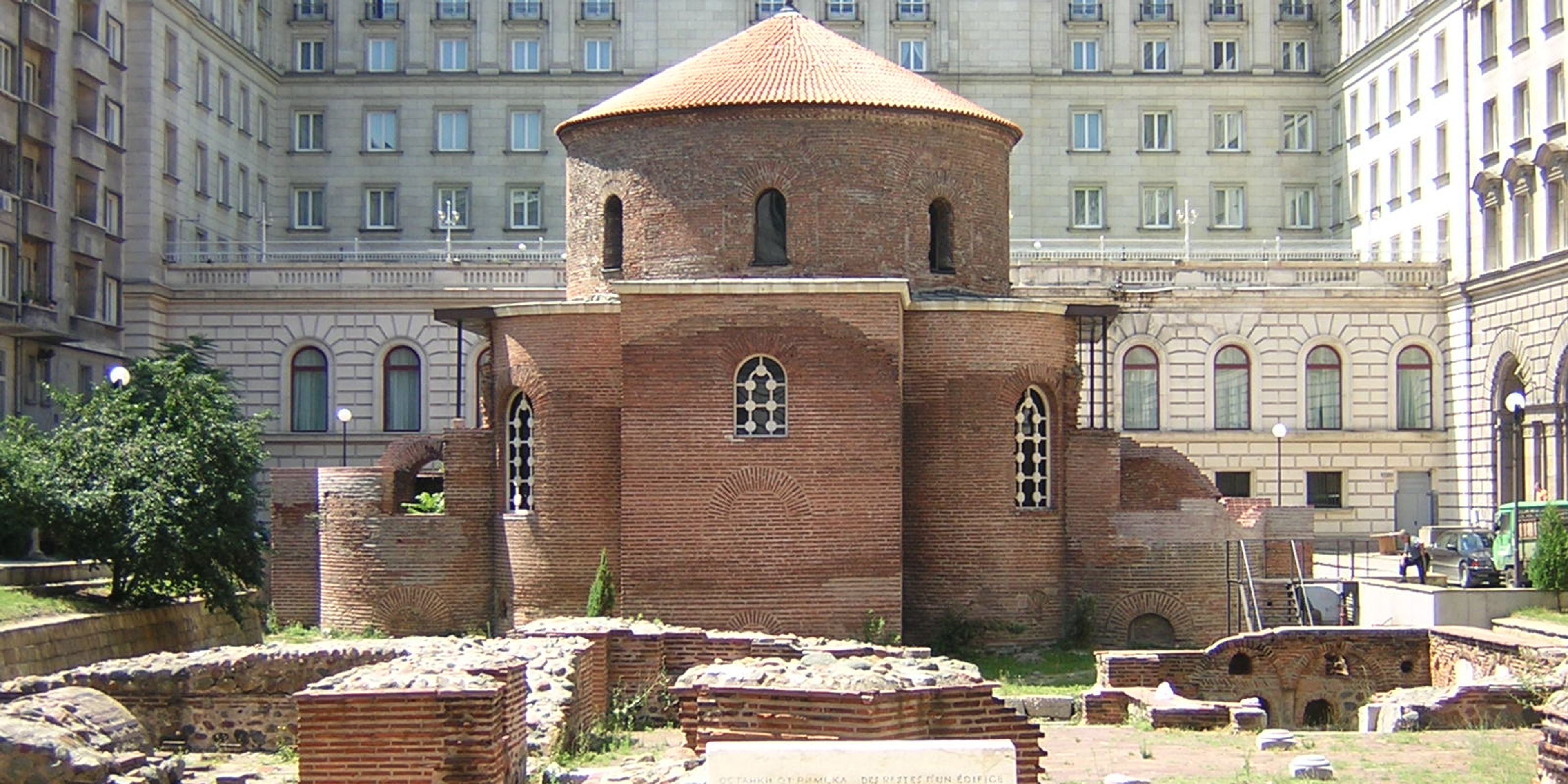 Hotels near St. George Rotunda