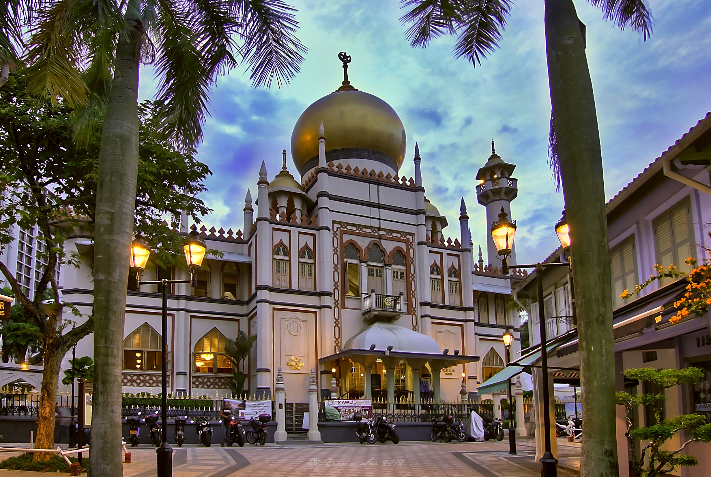 Sultan Mosque and Kampong Glam - Worth It at 10:00, Overrun by 20:00