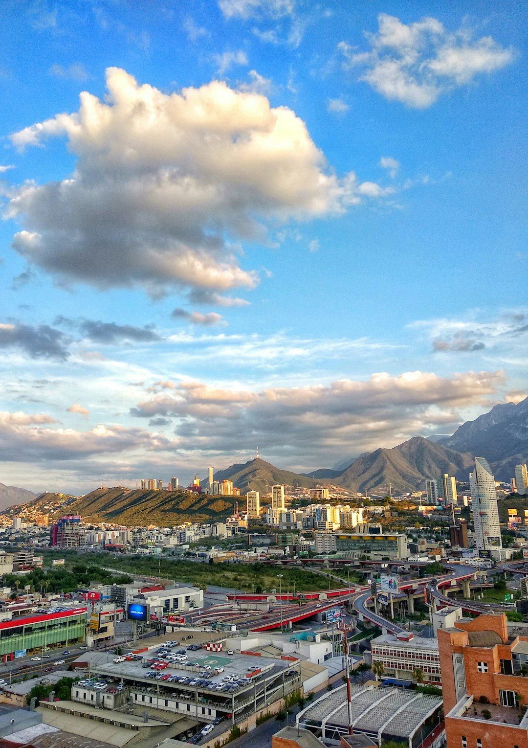 Valle Oriente - Modern High-Rise Comfort