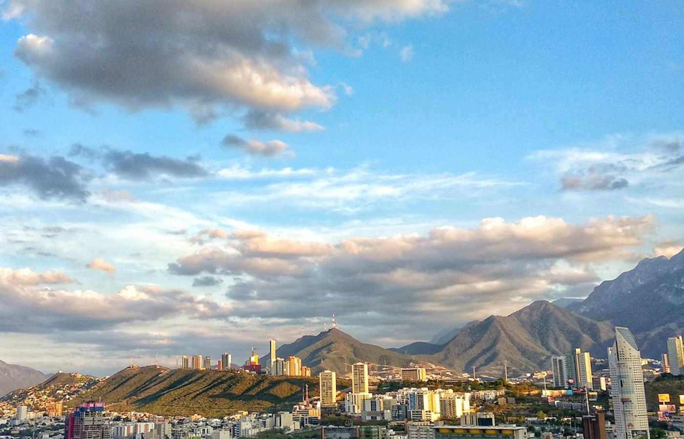 Valle Oriente - Modern High-Rise Comfort
