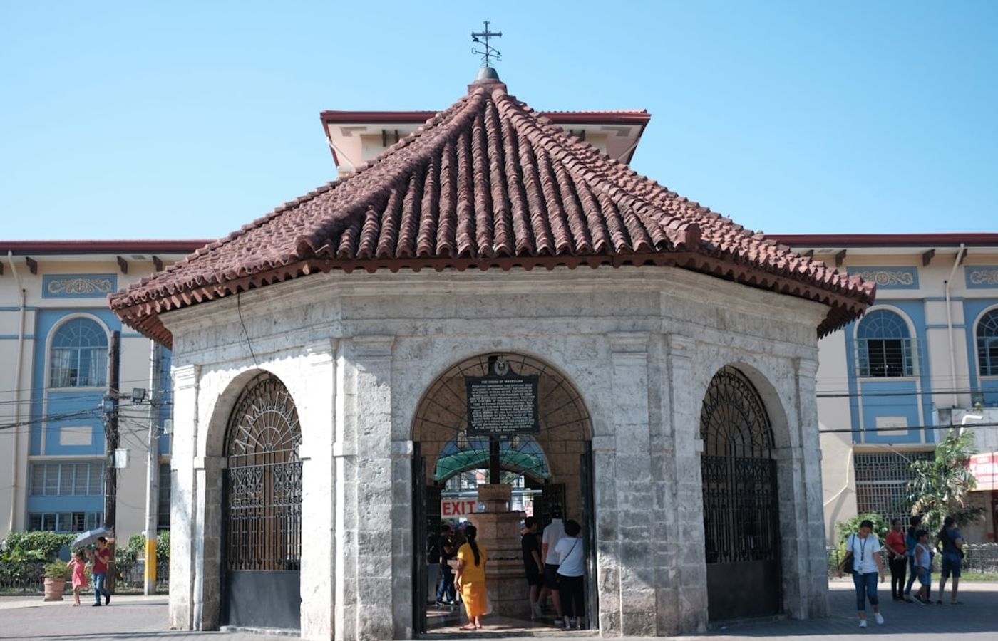 Magellan's Cross and Basilica del Santo Nino - Where Philippine Christianity Began