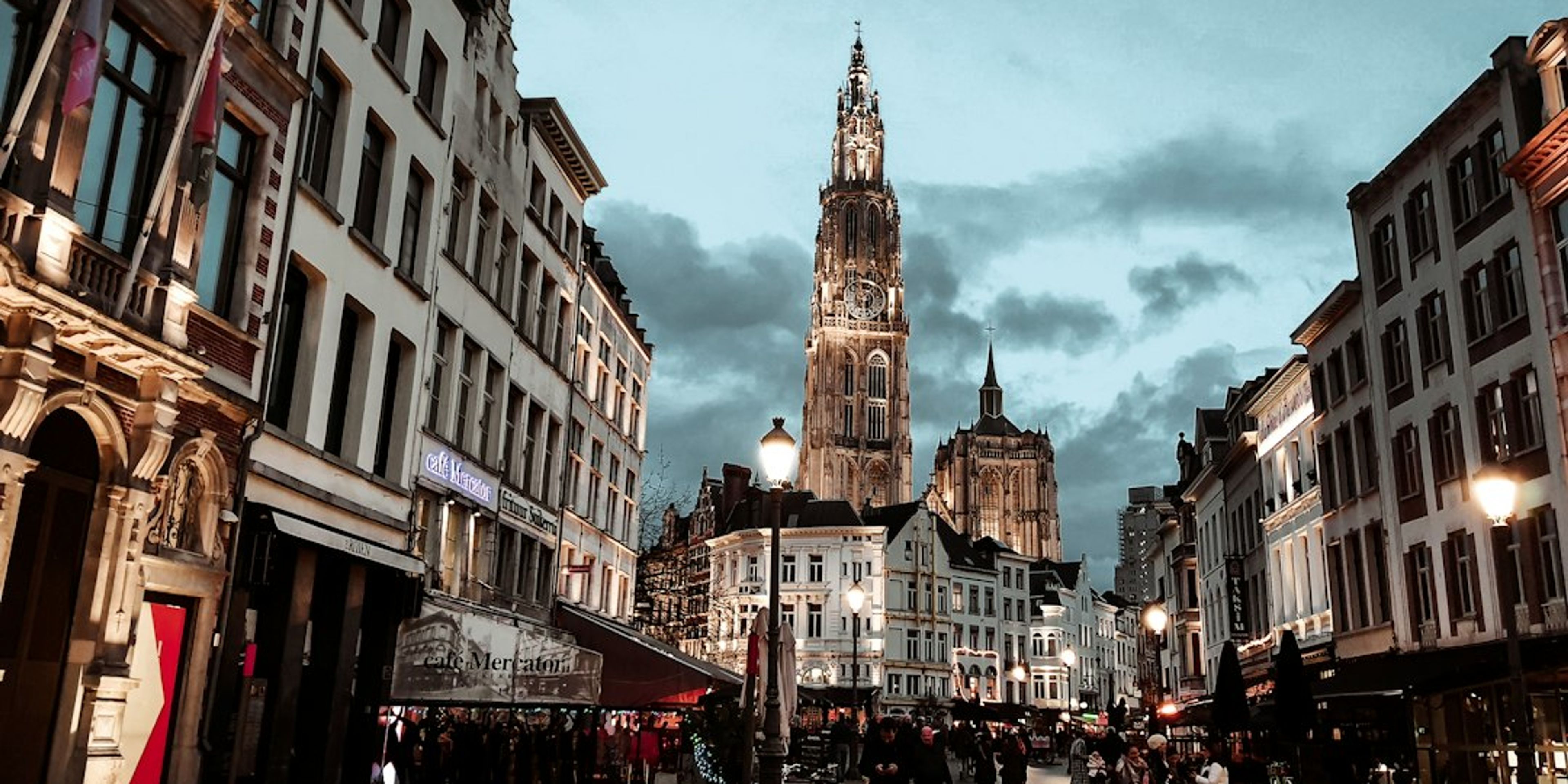 Hotels near View Tower Experience