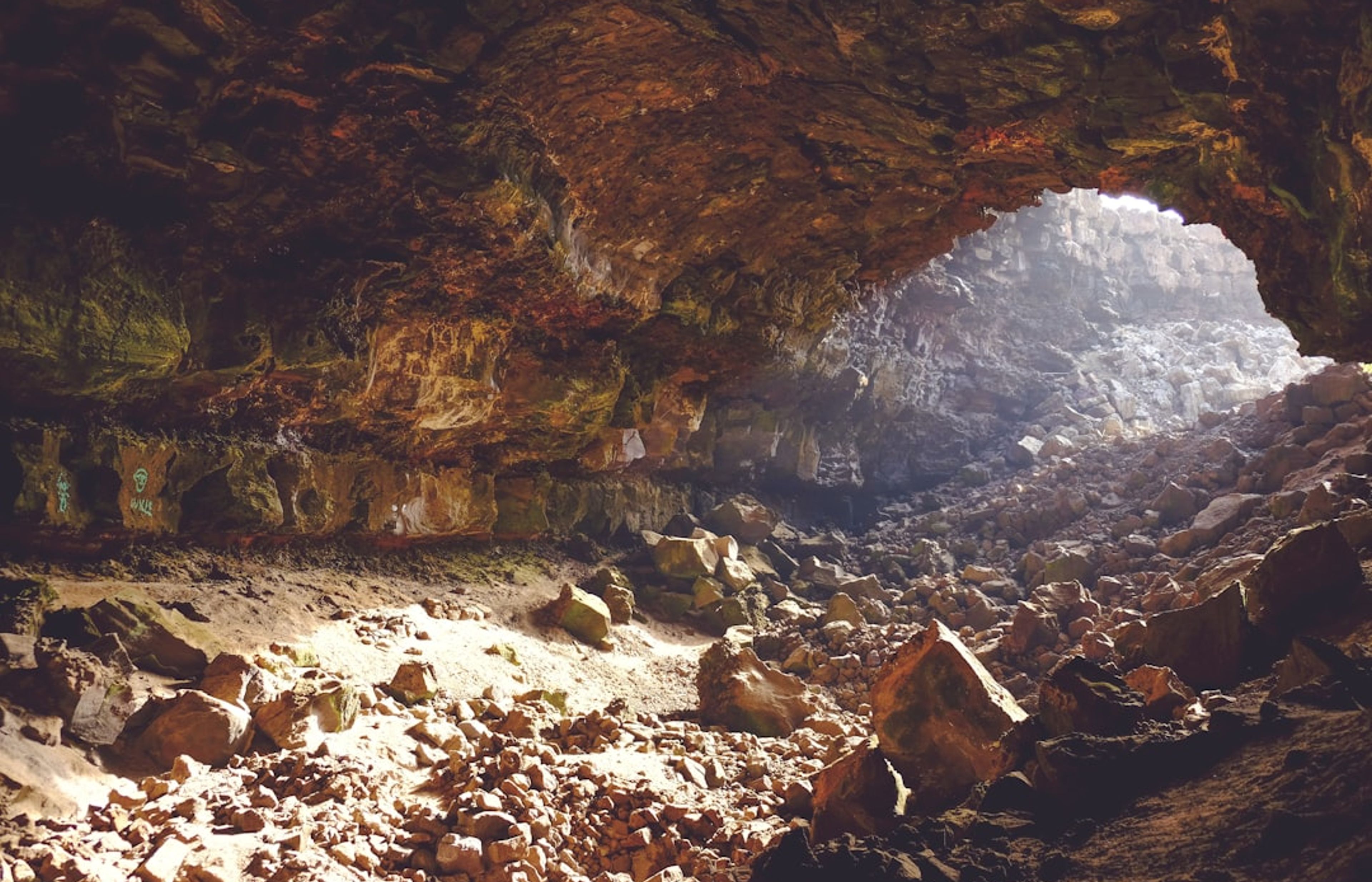 Grutas e Centro do Vulcanismo - São Vicente Lava Caves