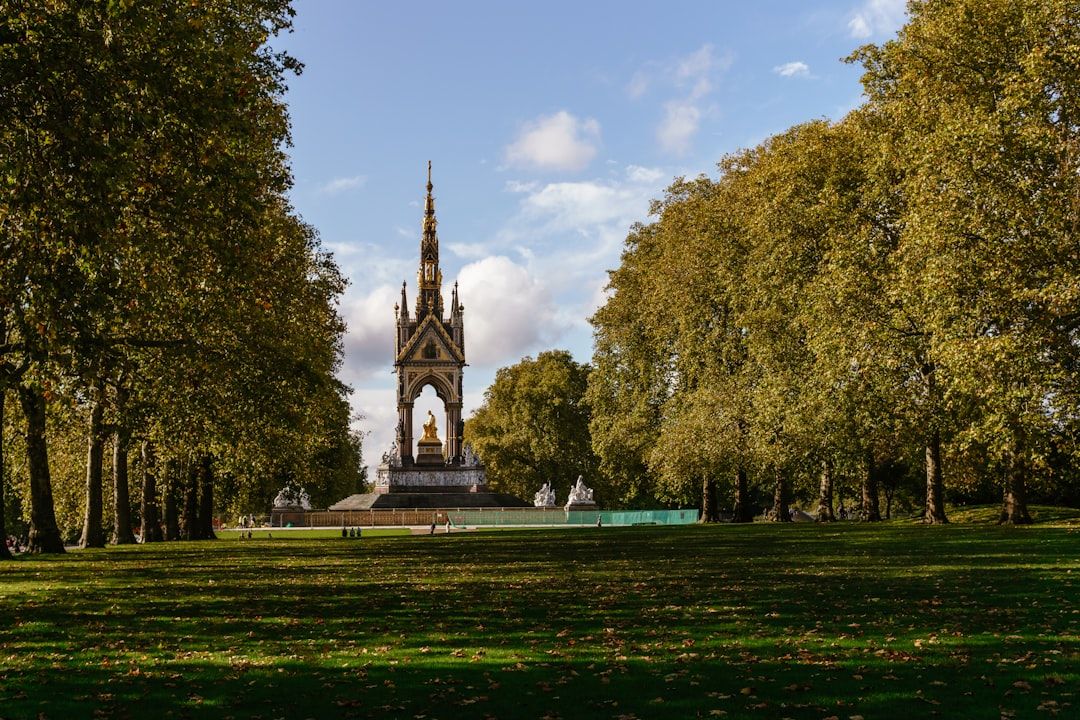 Hyde Park & Kensington Gardens - 350 Acres of Green in Central London