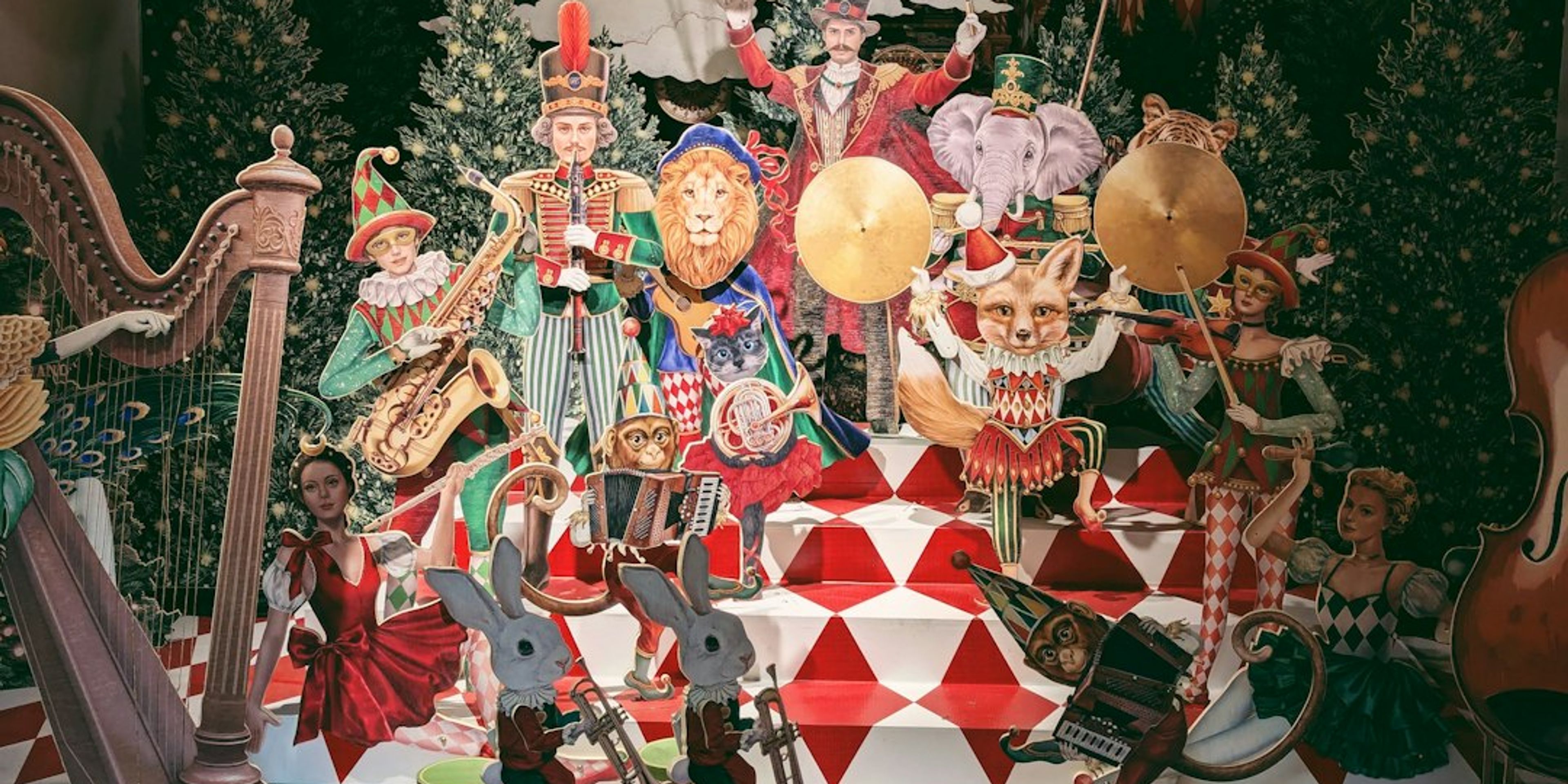 Hotels near World Christmas Circus at Carré