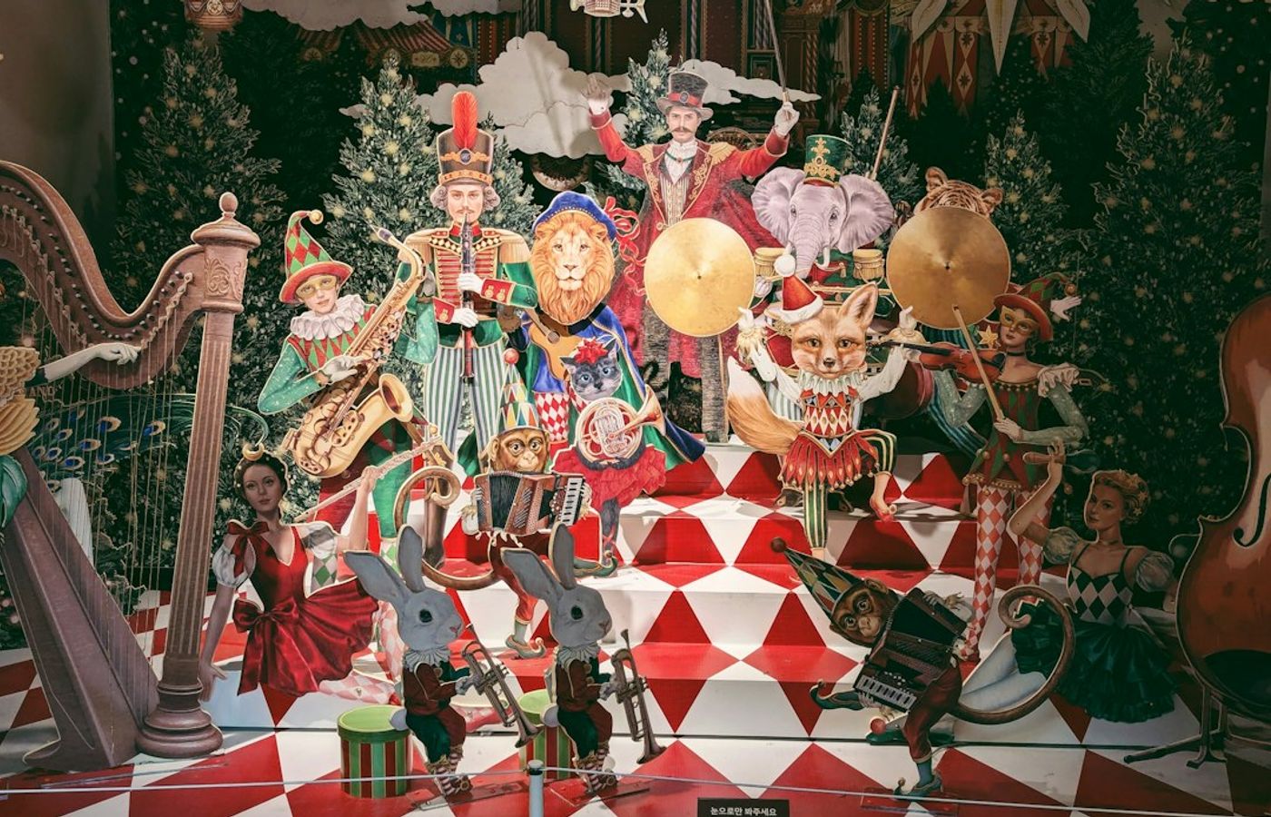 World Christmas Circus at Carré - A Festive Family Show