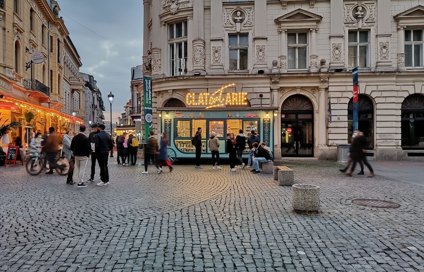 Old Town Lipscani - Belle Epoque Streets and Manuc's Inn