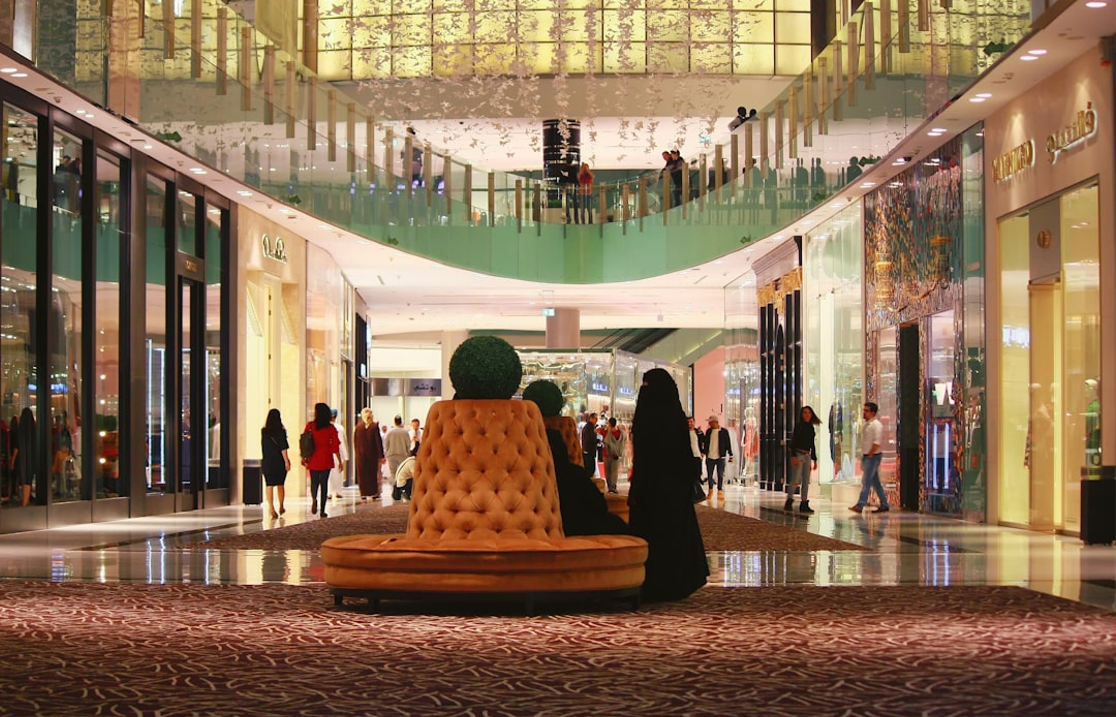 Dubai Mall - The Largest Shopping and Entertainment Complex in the World