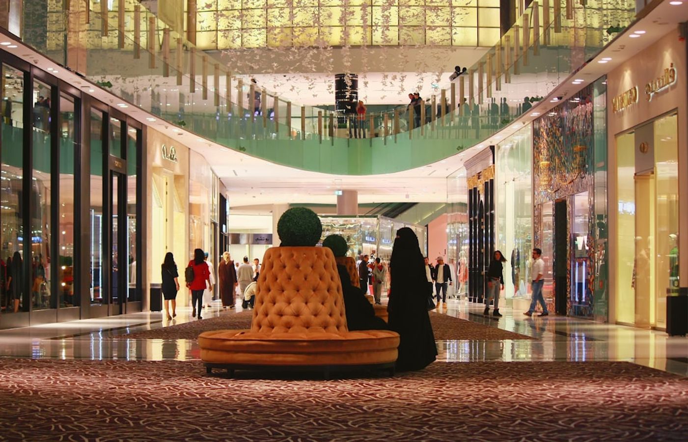 Dubai Mall - The Largest Shopping and Entertainment Complex in the World