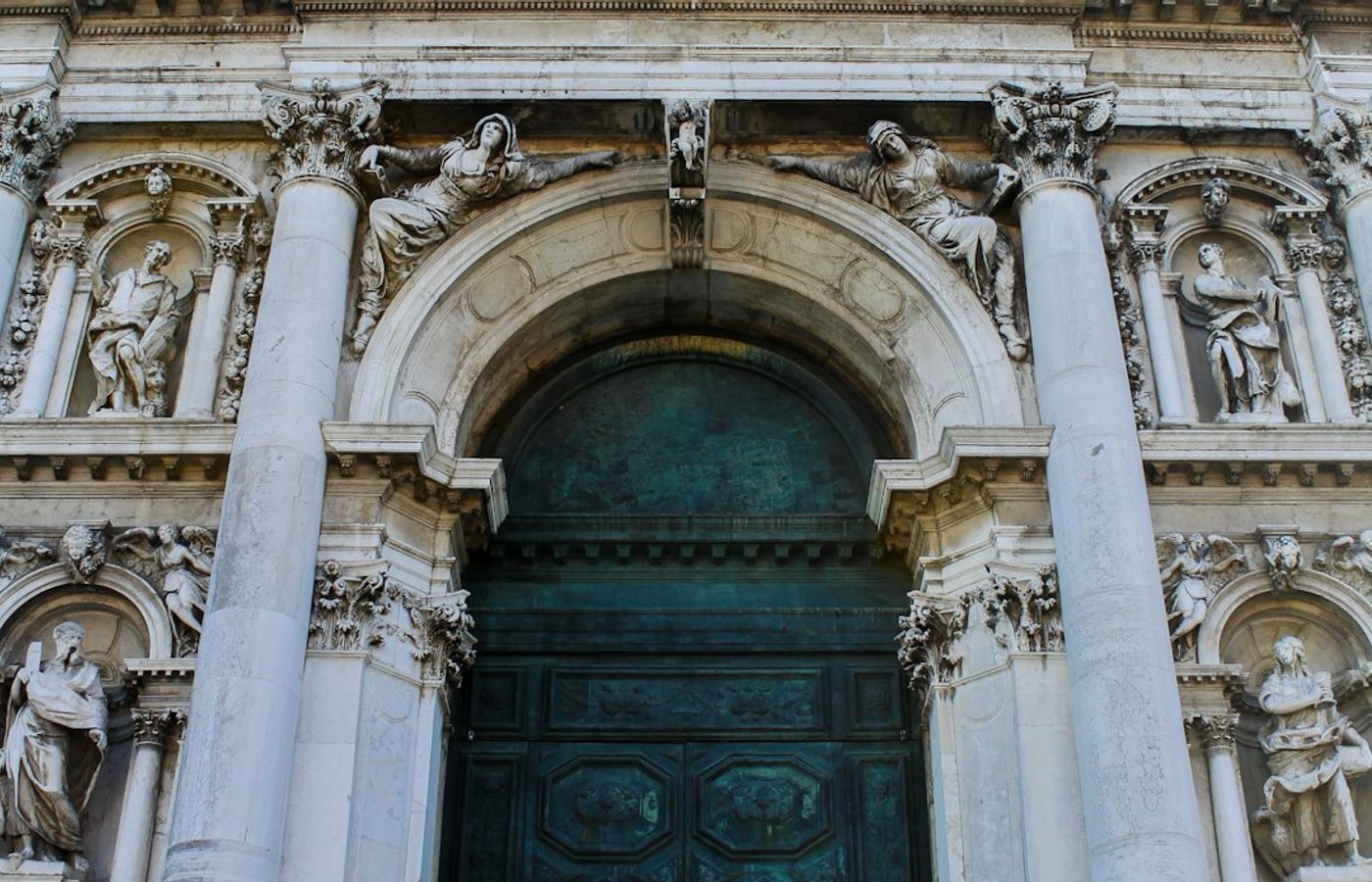 Basilica de Santa Maria - The City's Oldest Church