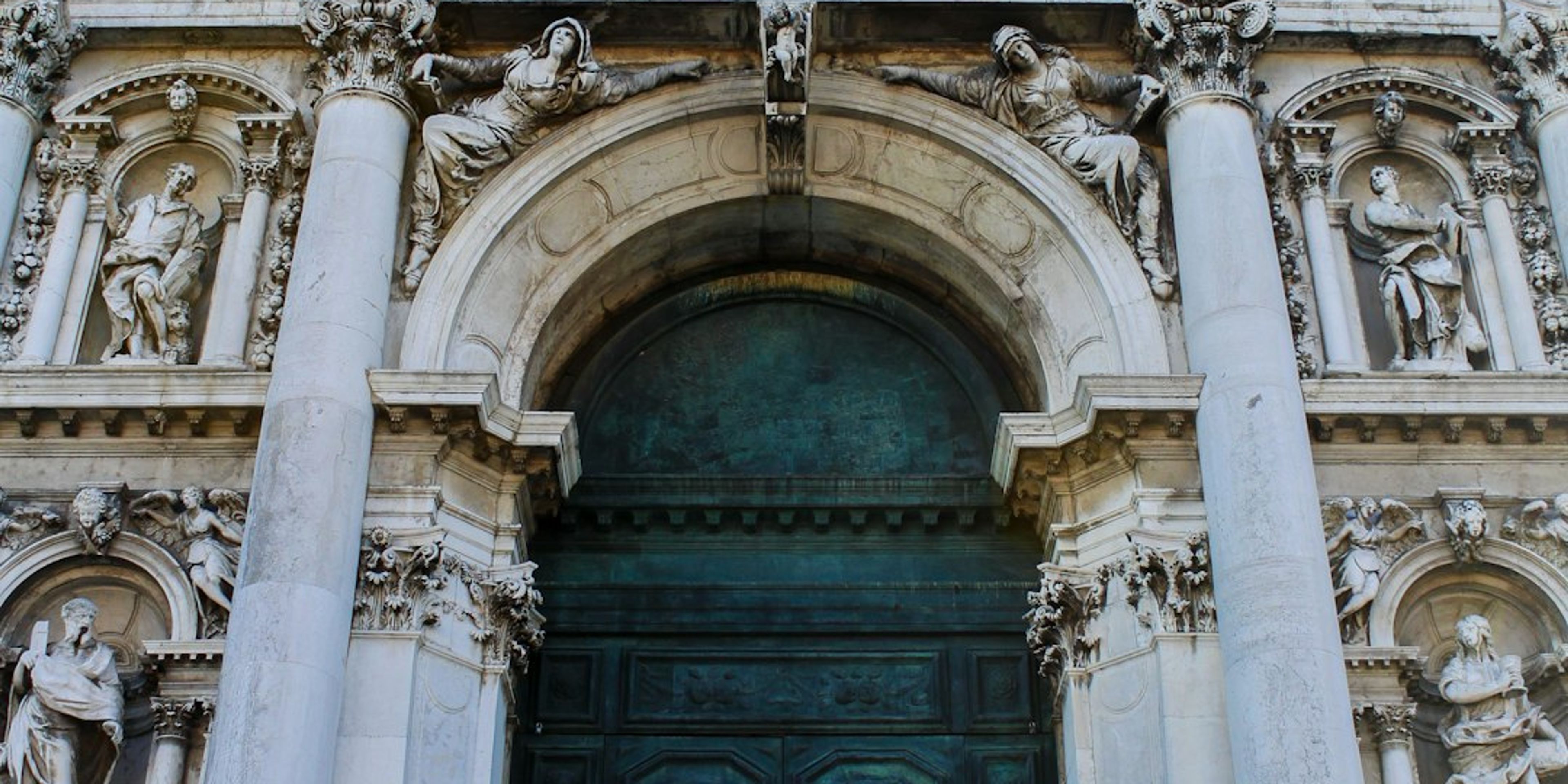 Hotels near Basilica de Santa Maria