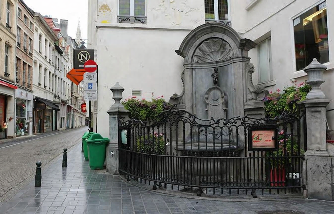 Manneken Pis & the Manneken Pis Wardrobe - Brussels' Cheeky Symbol
