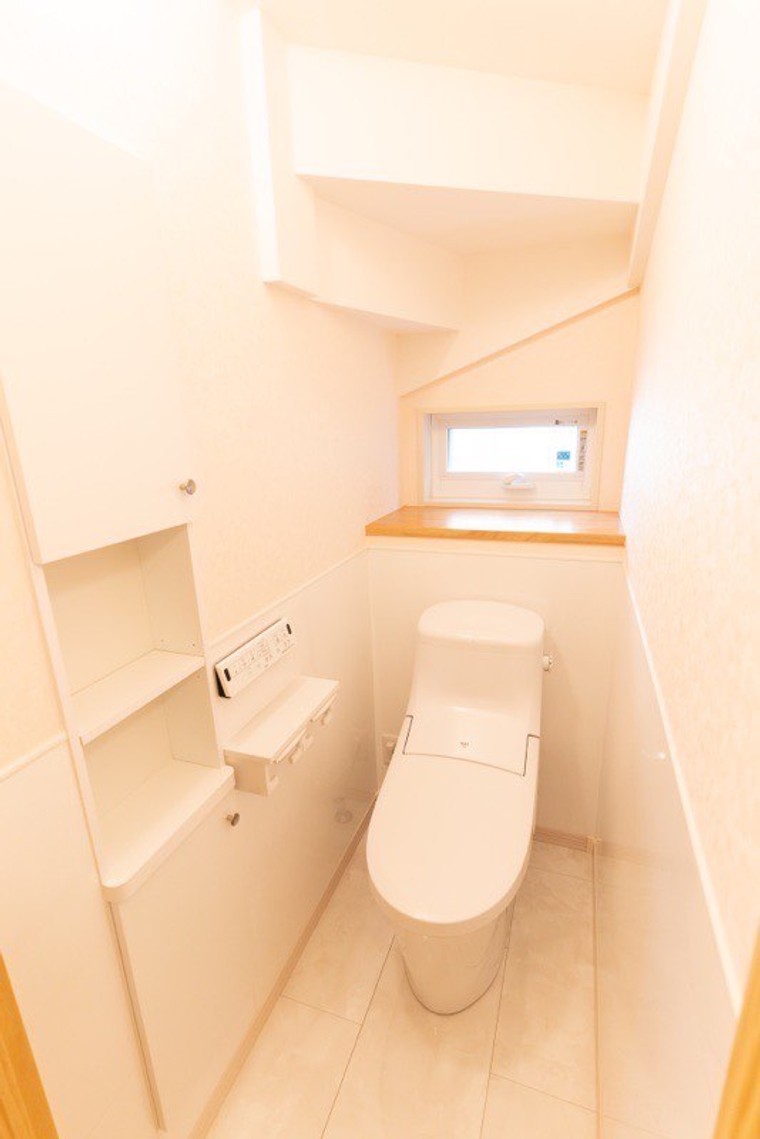 １階トイレの壁紙