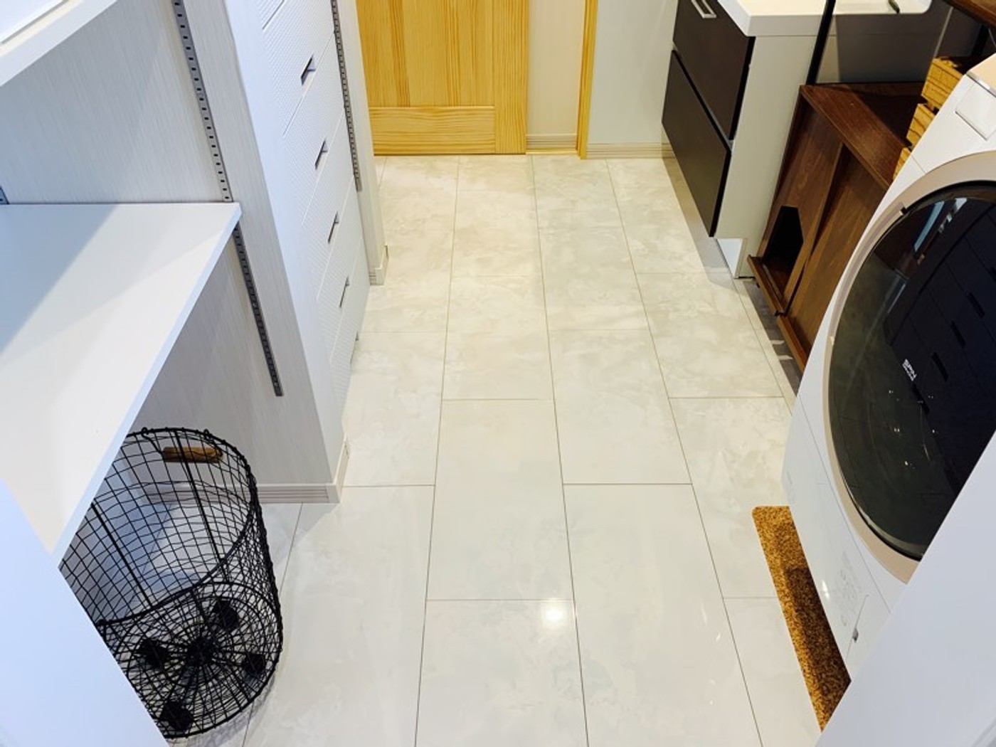 お風呂場からの洗面所