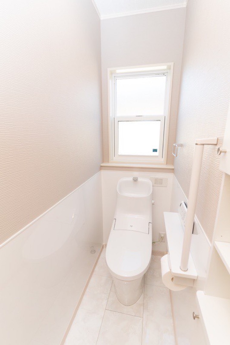 ２階トイレの壁紙