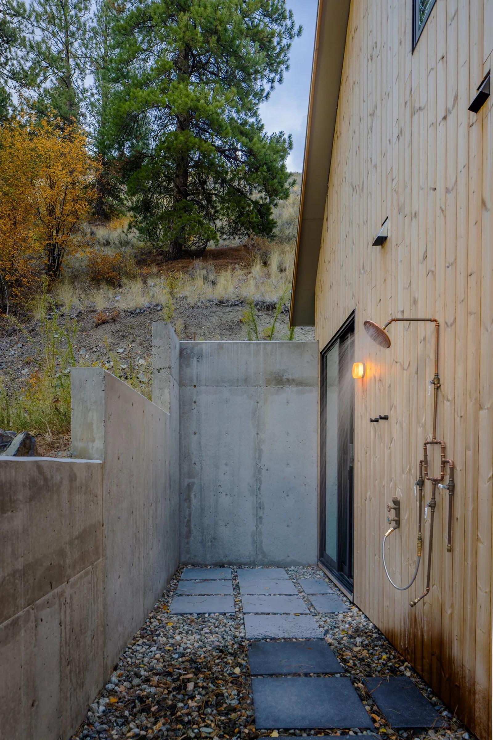 An exterior shot of Newfitch Cabin in Mazama, WA