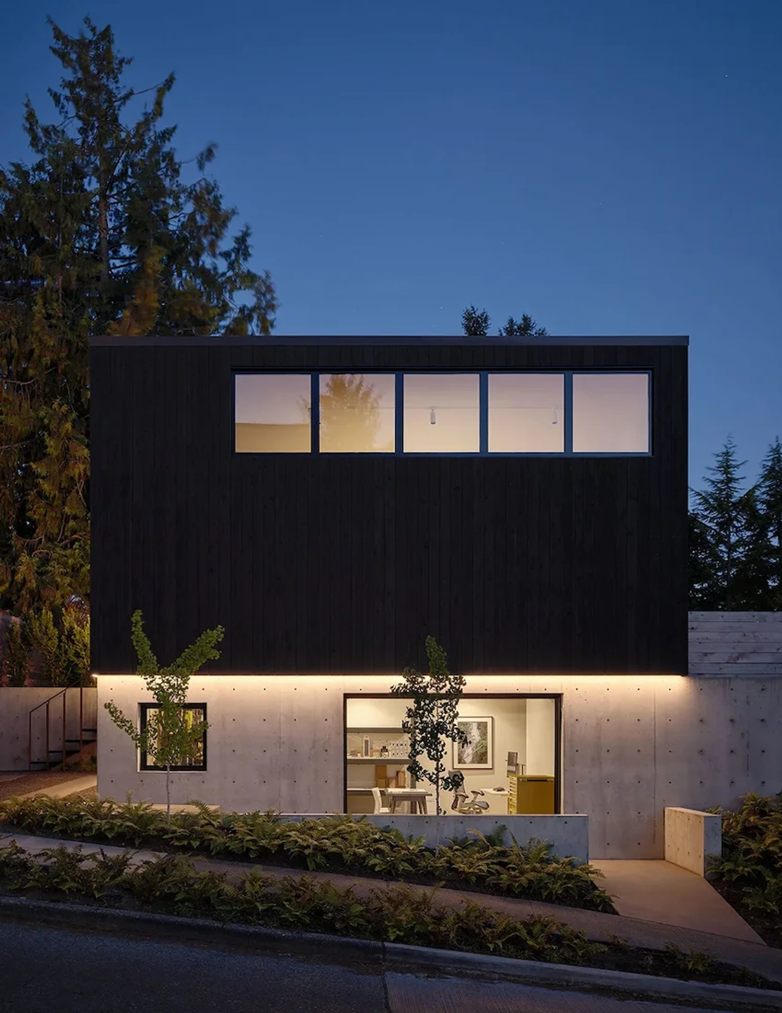 An exterior shot of Mr. Belvedere in Seattle, WA