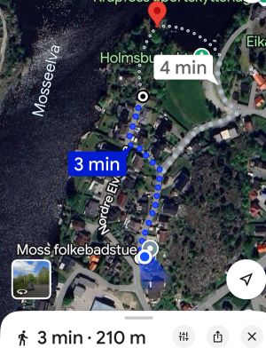 Det er 210 meter å gå til badeplassen på Holmsbu