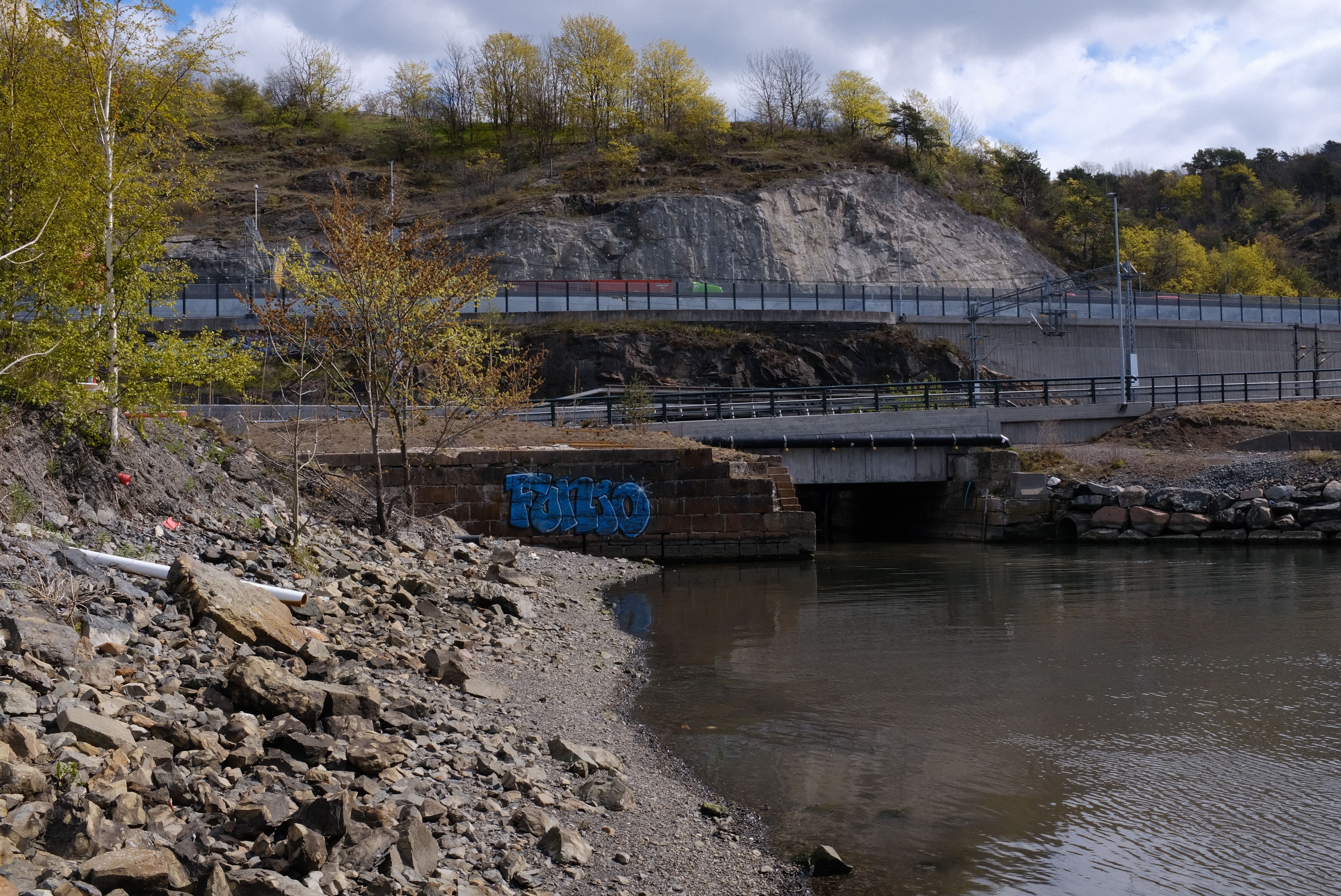 Utløpet av Alnaelva har en av byens beste solforhold og har en utsikt som forteller byhistorie i flere lag, fra øyene i Oslofjorden til industrihavna.