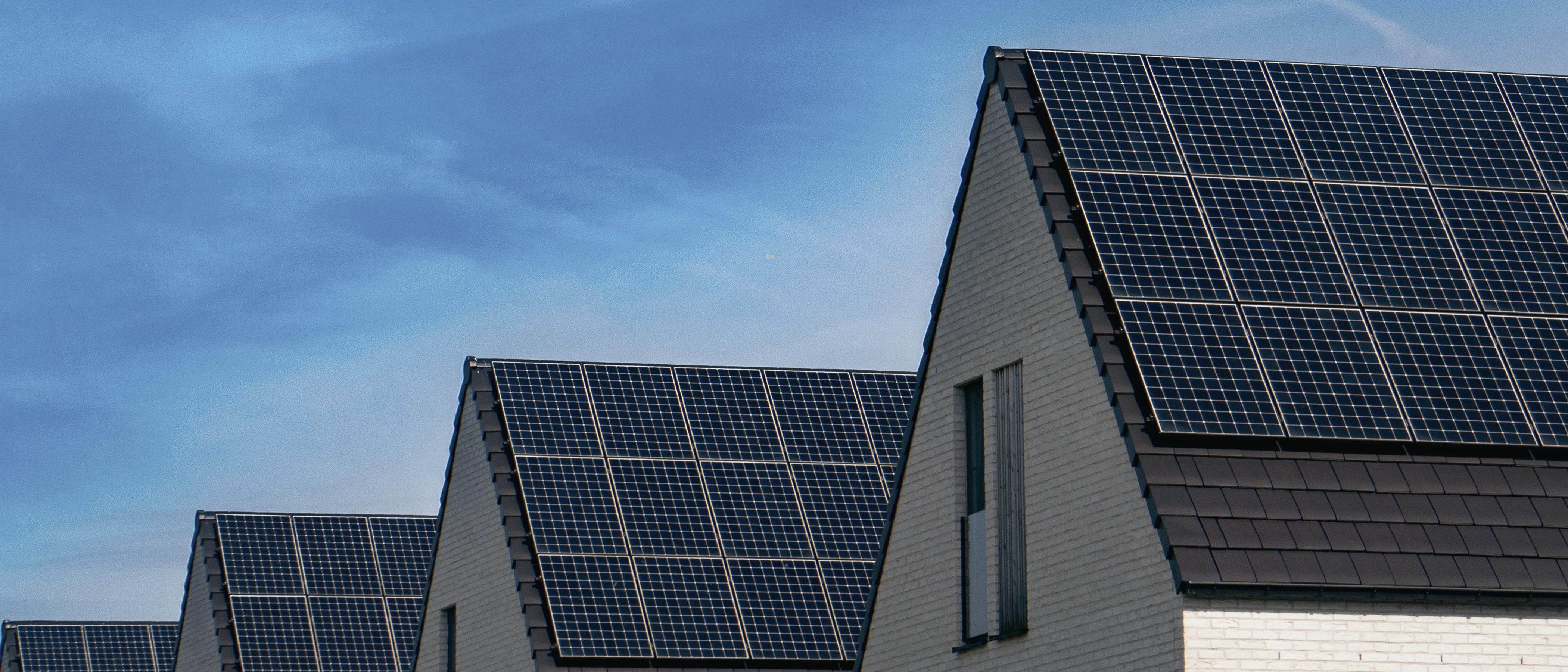 UK CfD AR8 2026: Gate 1 vs Gate 2 Solar EPC Guide