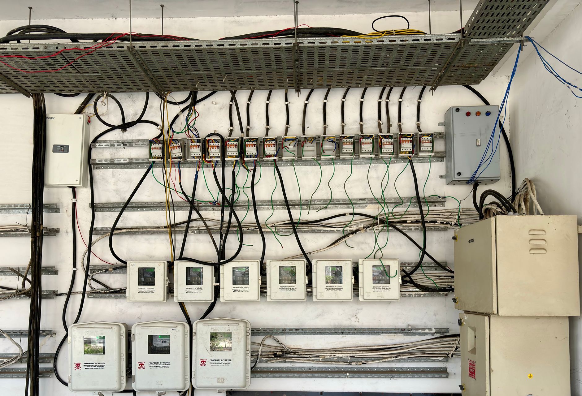 How to Disconnect Solar Panels Safely in 2026