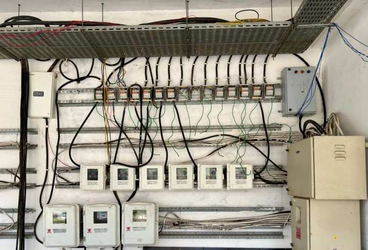 How to Disconnect Solar Panels Safely in 2026