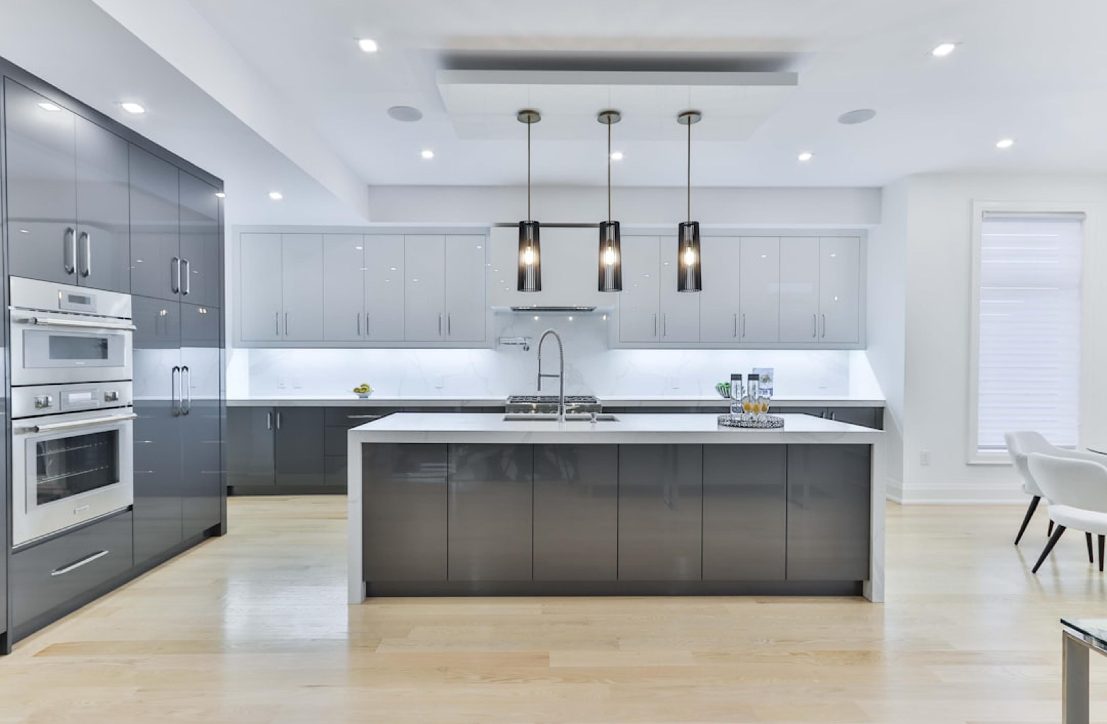 Open-plan kitchen with grand island