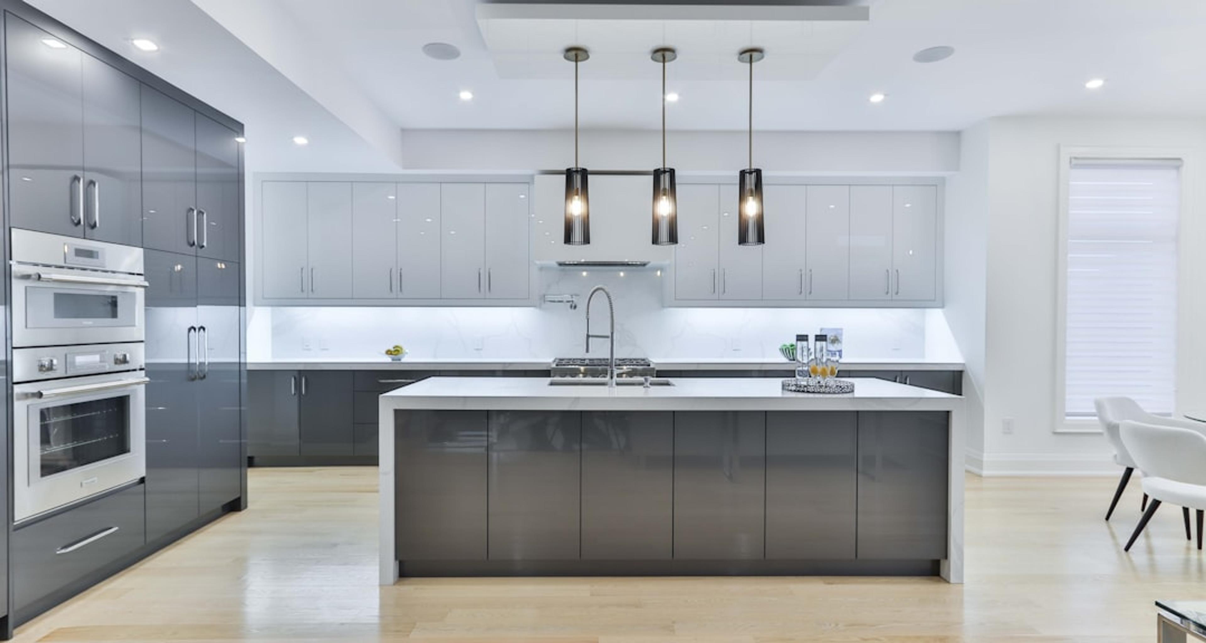 Open-plan kitchen with grand island